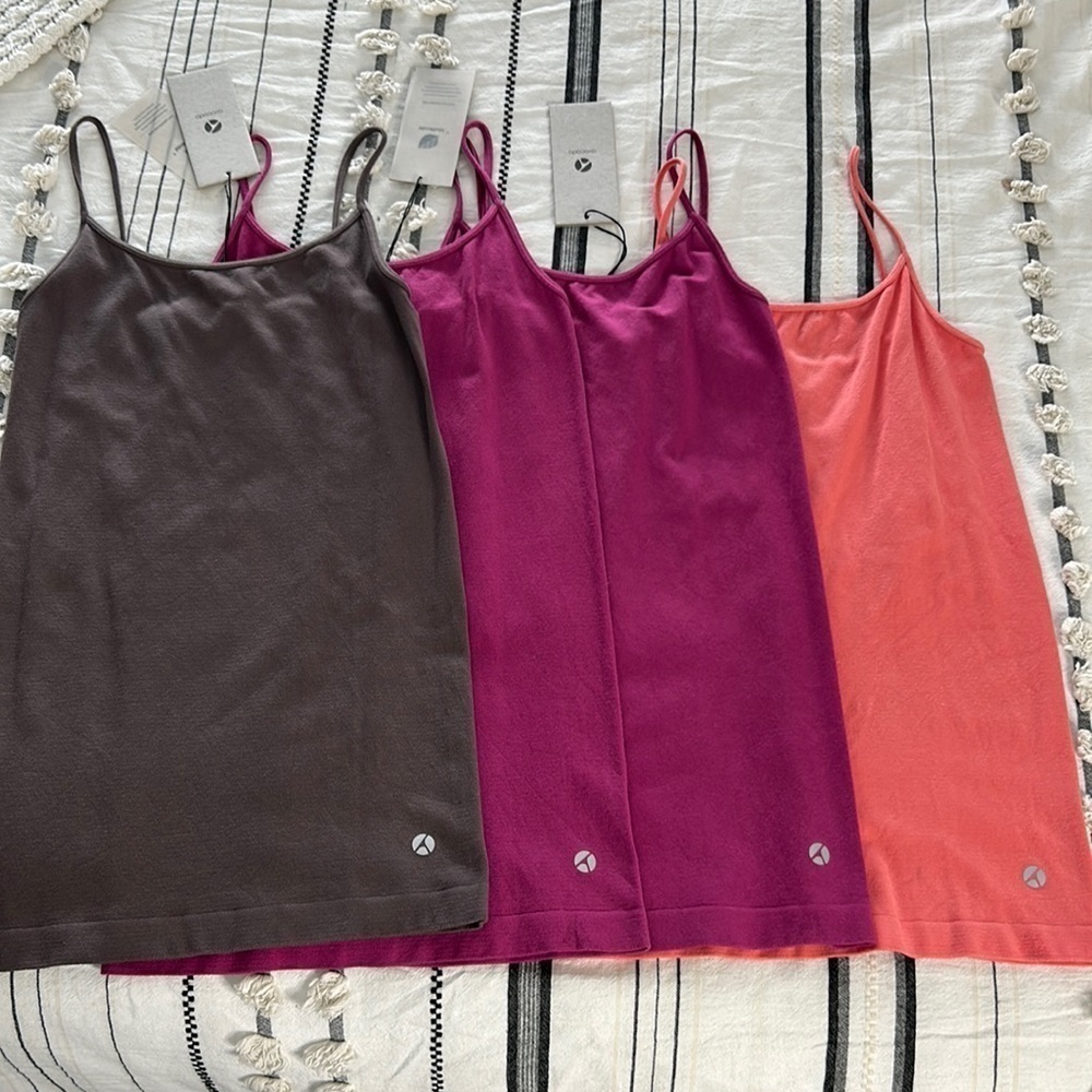 nwt // 4 avocado lot/bundle seamless tanks